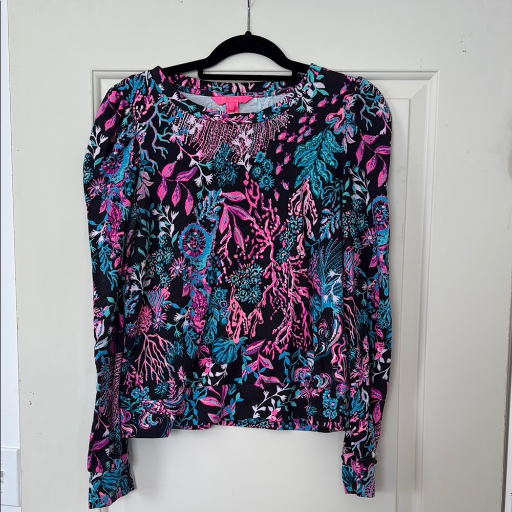 Lilly Pulitzer Pink and Blue Fitted Graphic Blouse
